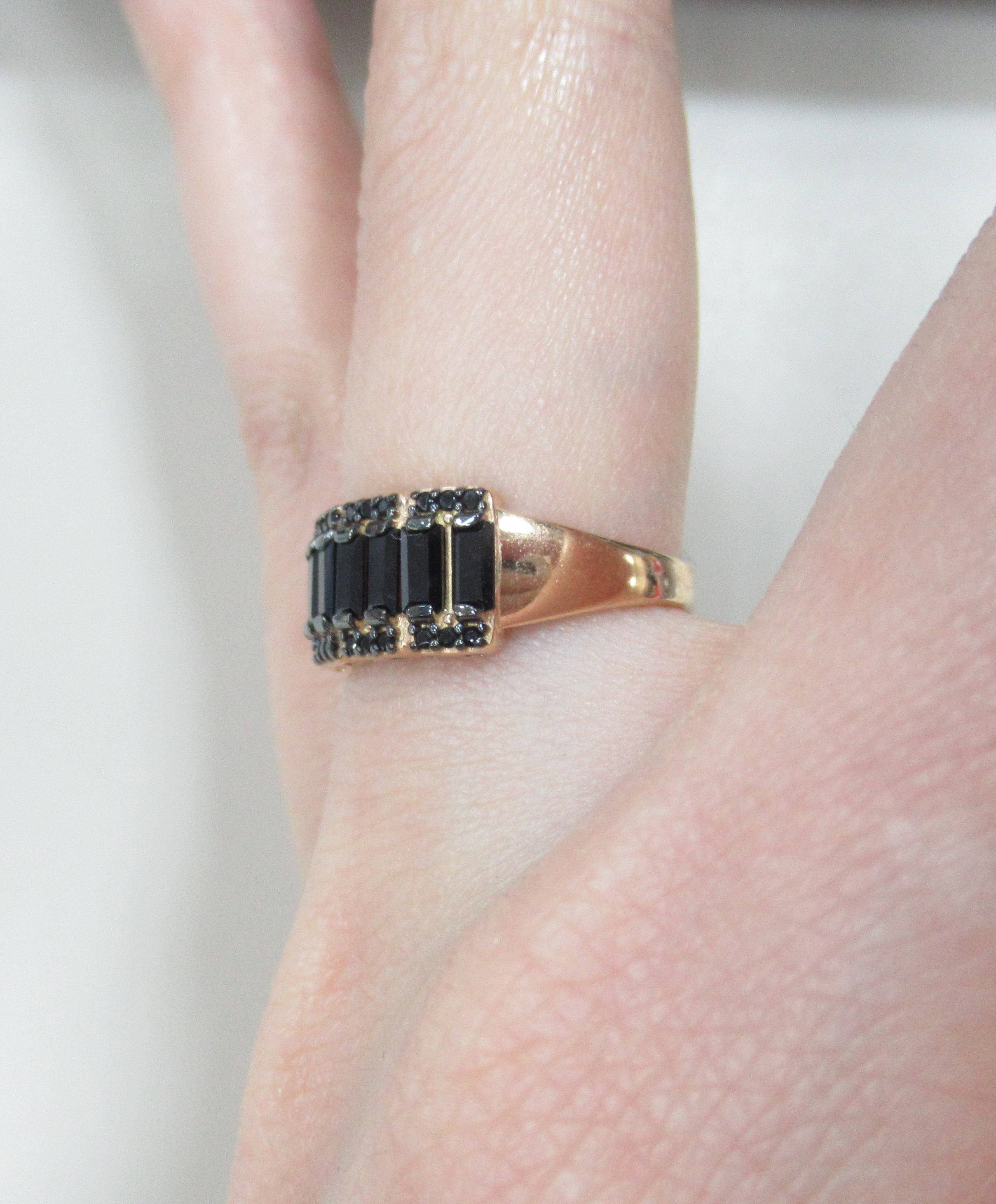 Серебряное кольцо со шпинелью